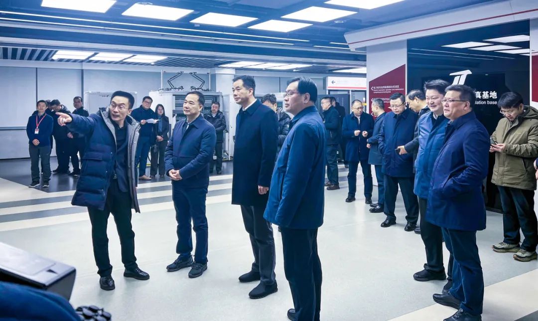 鄭州市委副書記、市長何雄一行蒞臨捷安高科參觀調(diào)研
