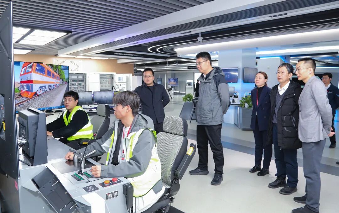 國家鐵路局裝備技術(shù)中心主任劉偉一行參觀調(diào)研捷安高科
